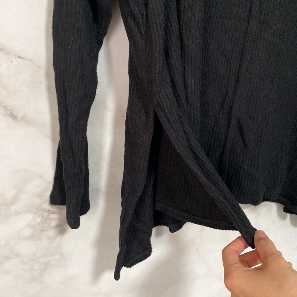 Status by Chenault Black Slit Side Rib Turtleneck Top - Picture 5 of 9